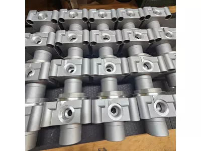 Zylinderköpfe mit zusätlicher Bohrung